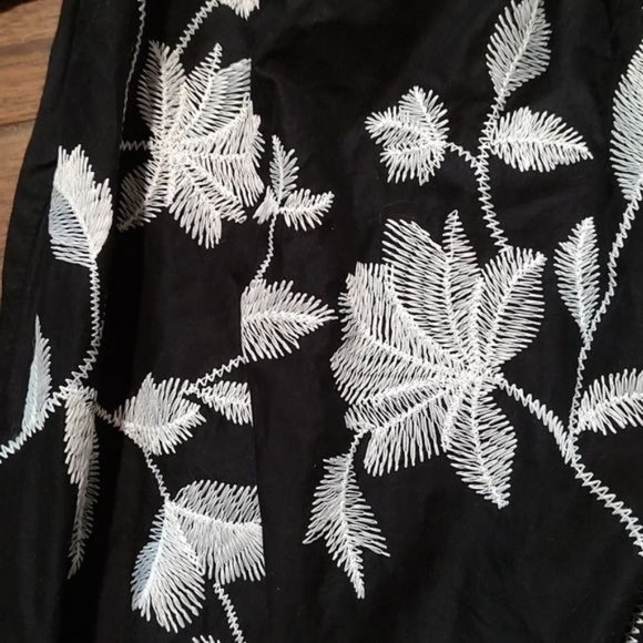 Who what wear L black off shoulder floral embroidery boho blouse - Picture 2 of 5